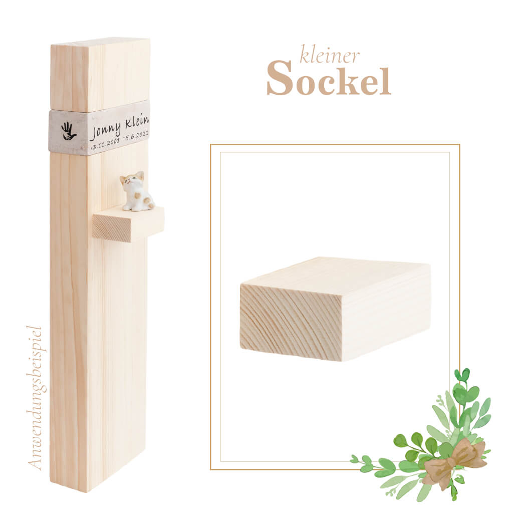 Holzablage für Erinnerungsstücke direkt am Holzkreuz – moderne Grabgestaltung mit Naturmaterialien