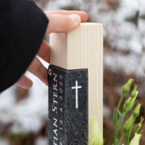 Holzkreuz ÜHolz Christian Schiefer mit Symbol Kreuz
